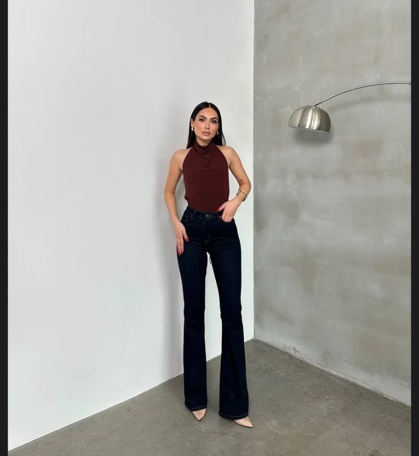 джинсы клеш с высокой посадкой,джинсах,модные наряды,wide-leg-jeans