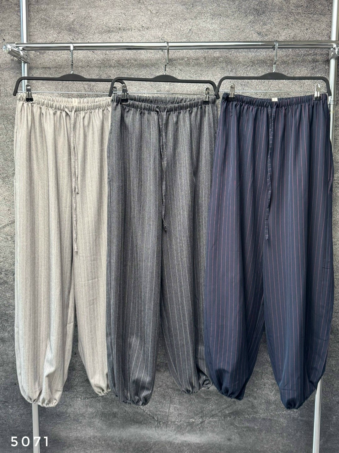 широкие штаны,укороченная куртка,штаны с лампасами,брюки штаны,брюки с лампасами