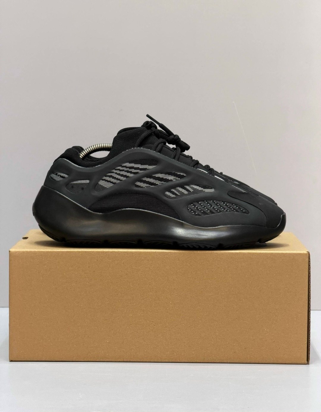 кроссовки adidas yeezy boost 700,adidas yeezy boost 700 v 3,кроссовки adidas yeezy 700,adidas yeezy boost 700,adidas yeezy 700 v 3