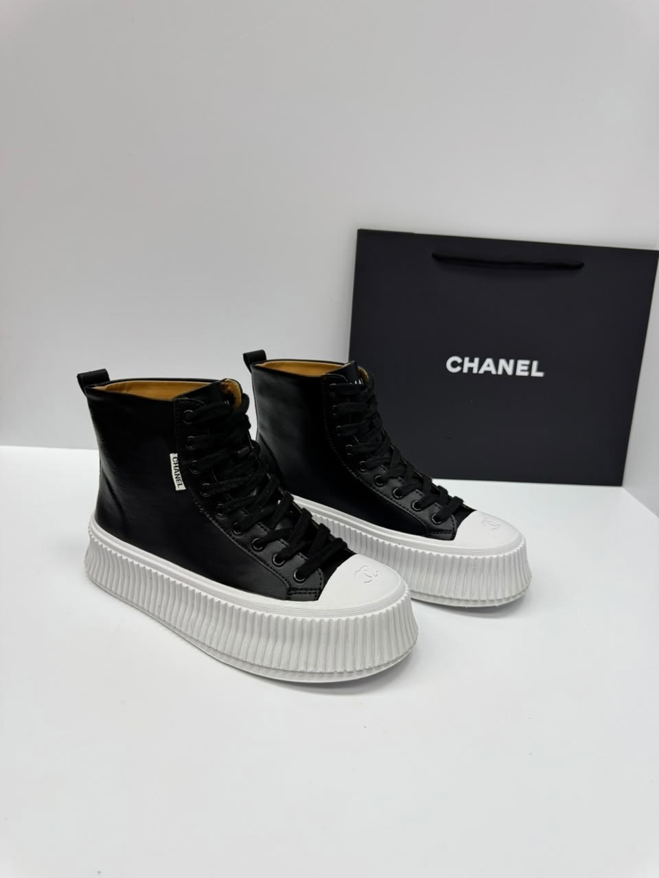 кеды chanel,кроссовки chanel,кеды chanel зимние чёрные с белым,ботинки женские зимние chanel,кеды высокие женские chanel