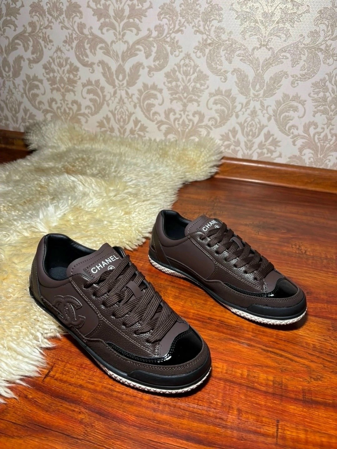 женские кроссовки chanel,кроссовки chanel,,кроссовки шанель женские,серебряные кроссовки