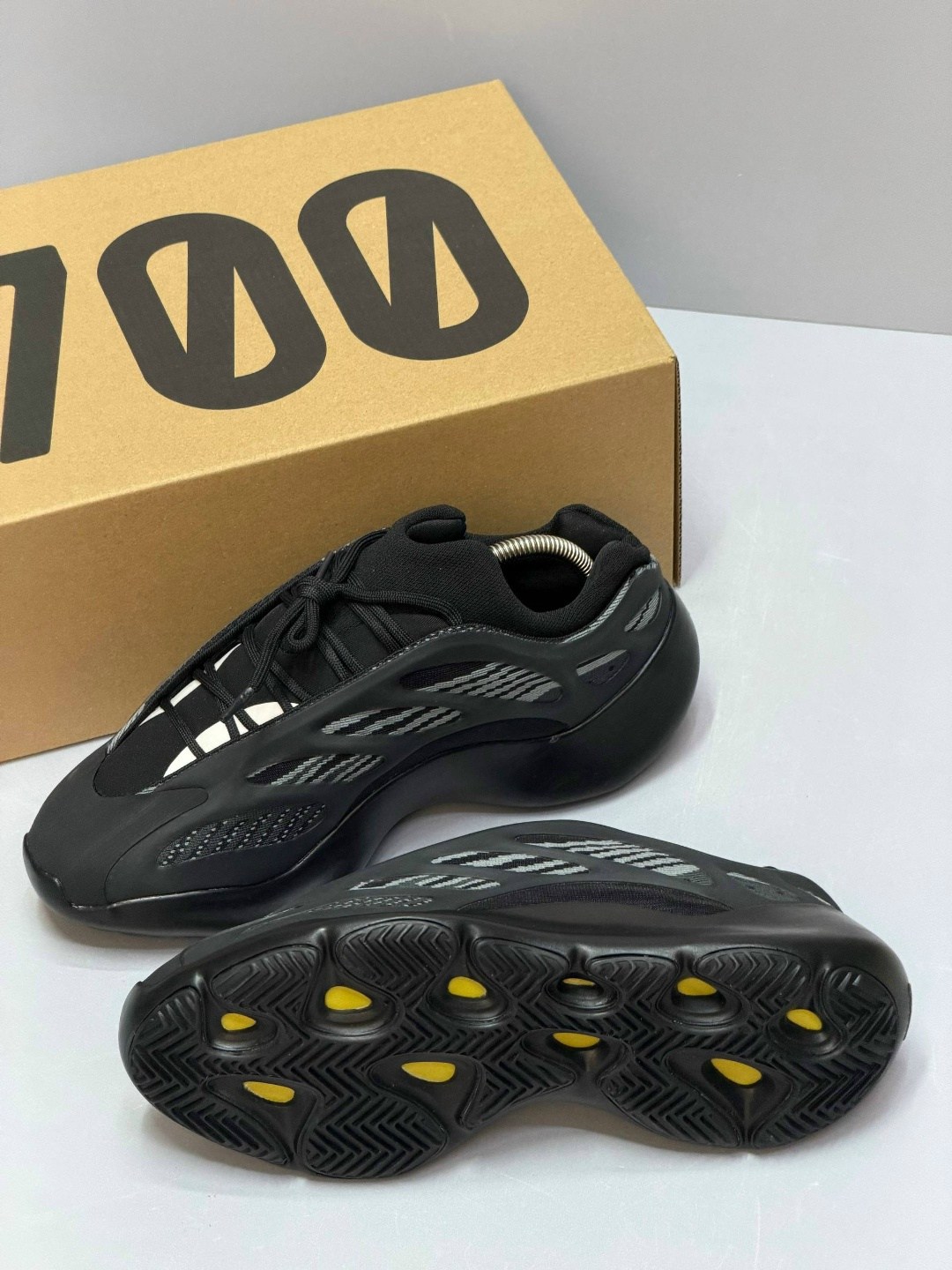 кроссовки adidas yeezy boost 700,adidas yeezy boost 700 v 3,кроссовки adidas yeezy 700,adidas yeezy boost 700,adidas yeezy 700 v 3