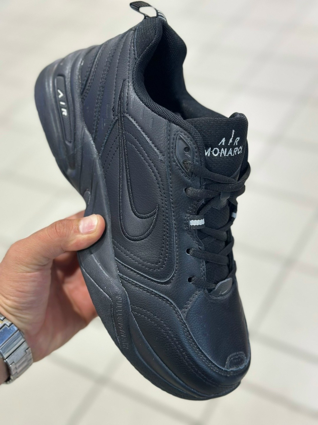 кроссовки мужские nike air monarch iv,кроссовки nike air monarch iv,кроссовки nike air monarch,белые кроссовки мужские nike air monarch,nike air monarch