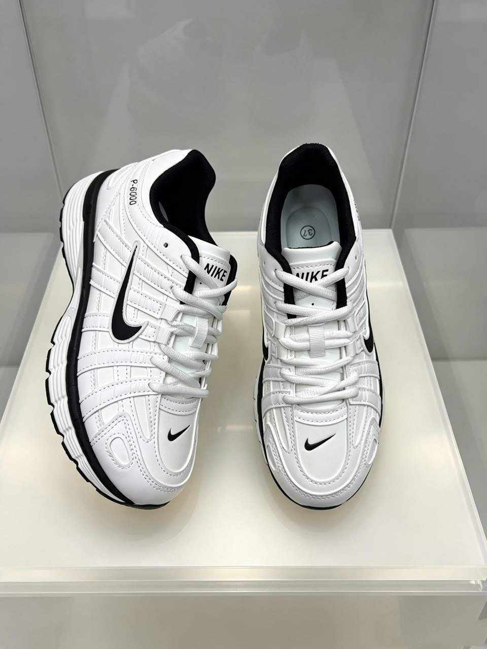 кроссовки,nike кроссовки,мужской кроссовки,спортивные кроссовки,кроссовки женские коричневые