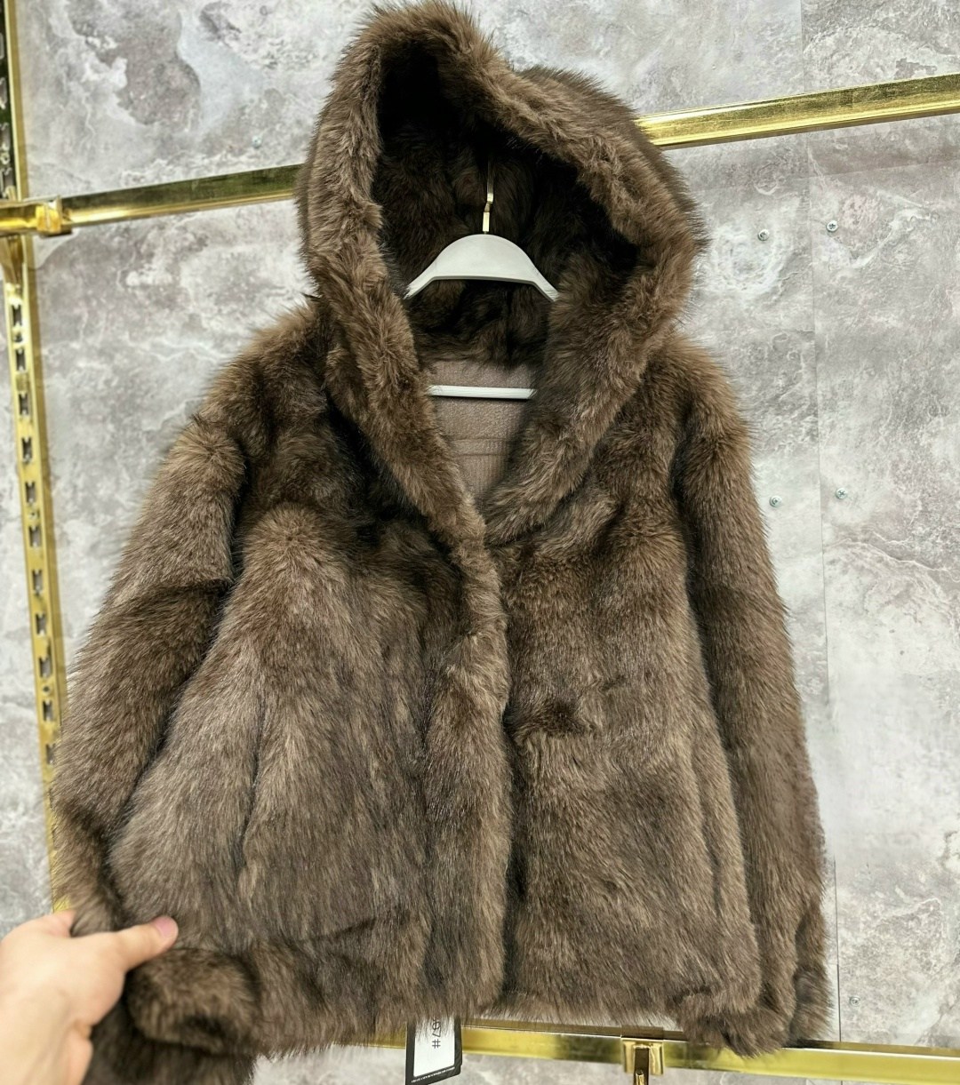 укороченная зимняя шуба из эко-меха с капюшоном zima ma,шуба из эко меха,женская шуба,шуба искусственная,шубка