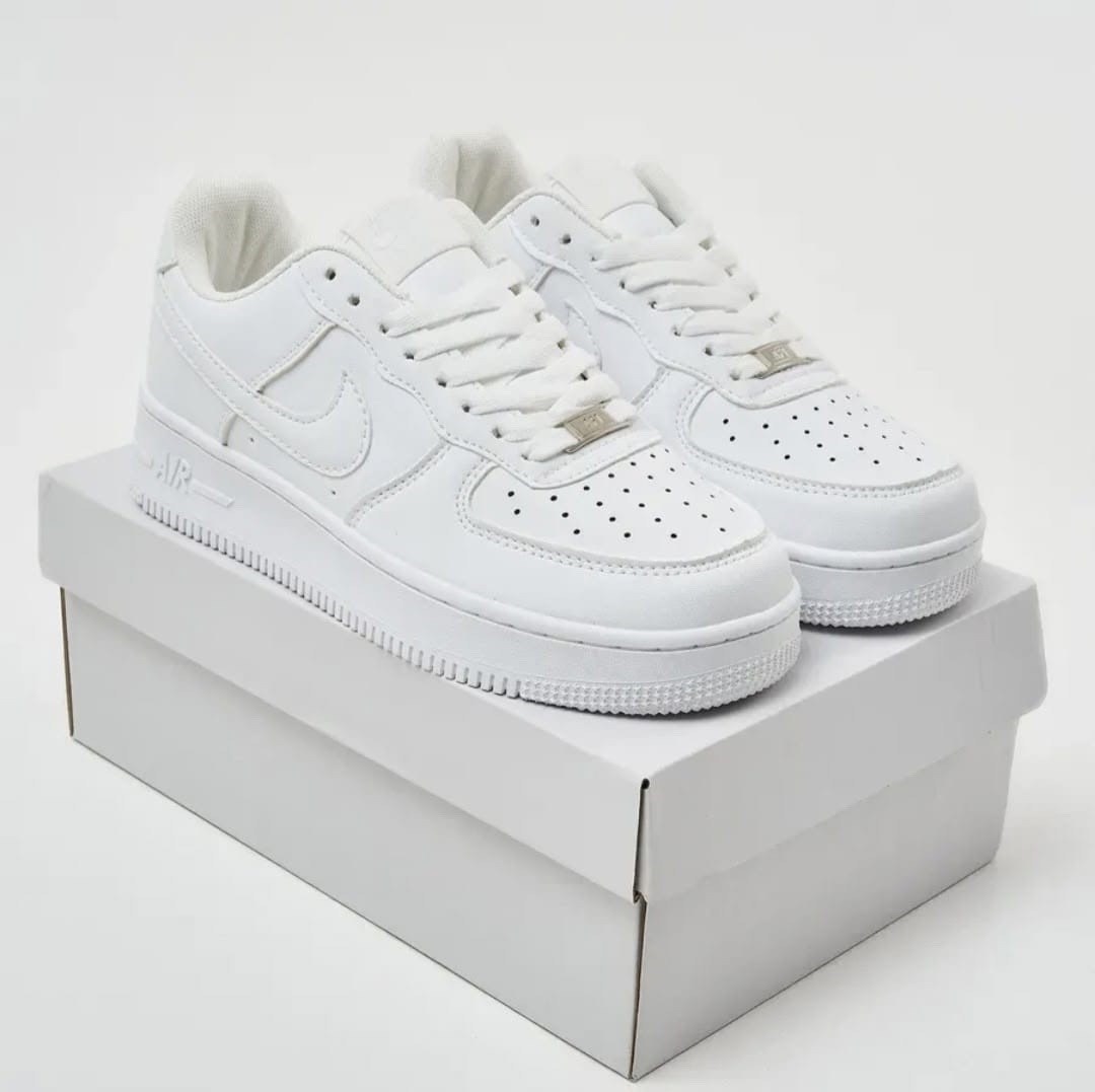 кроссовки nike air force 1 форсы белые кеды,кроссовки nike air force 1,кроссовки спортивные кеды air force 1 форсы nike,nike air force 1,nike белые низкие кроссовки air force 1 для мужчин