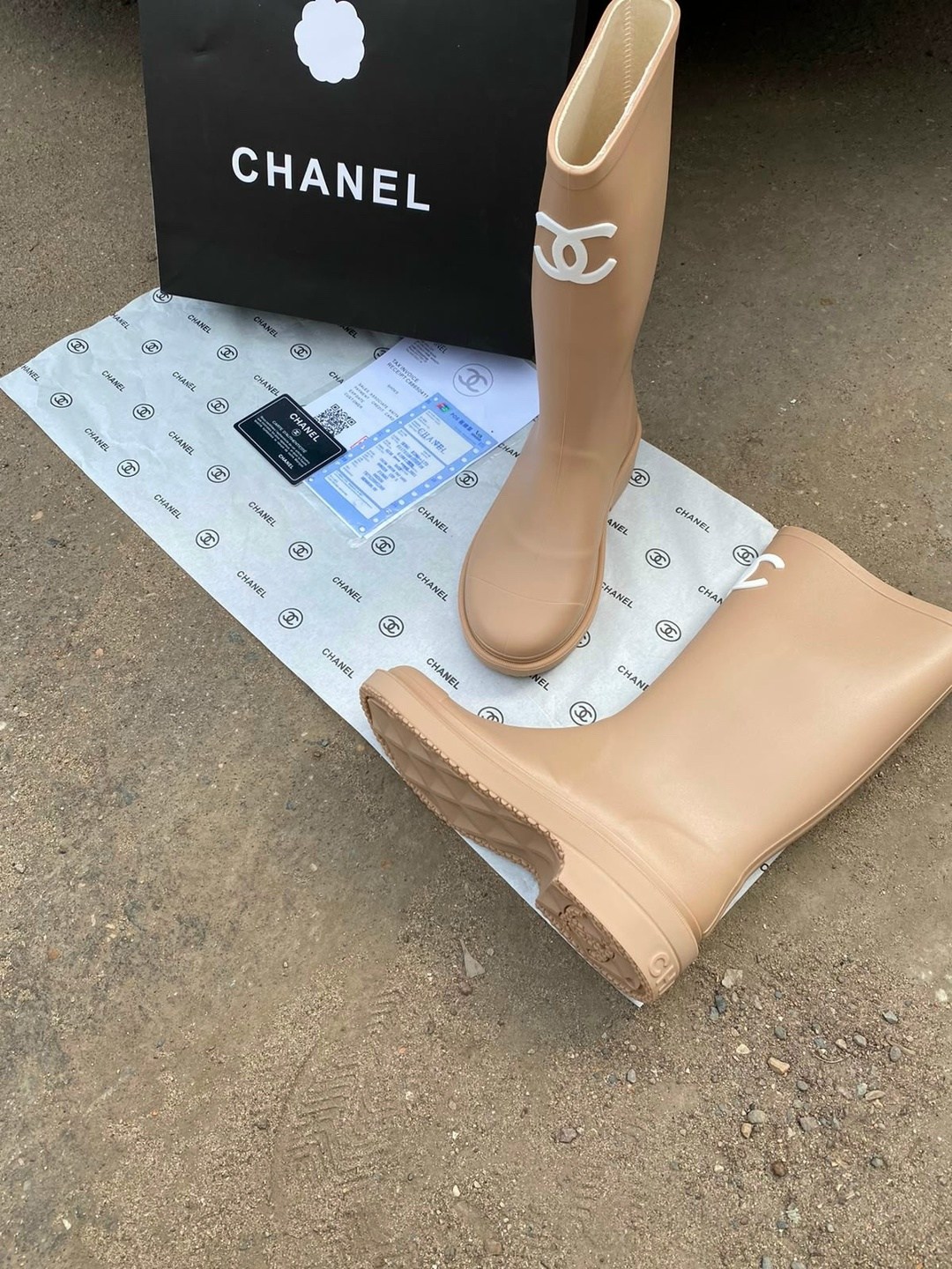 резиновые сапоги chanel,сапоги chanel,резиновые сапоги для дождя бежевые chanel,резиновые сапоги шанель,женские резиновые сапоги chanel
