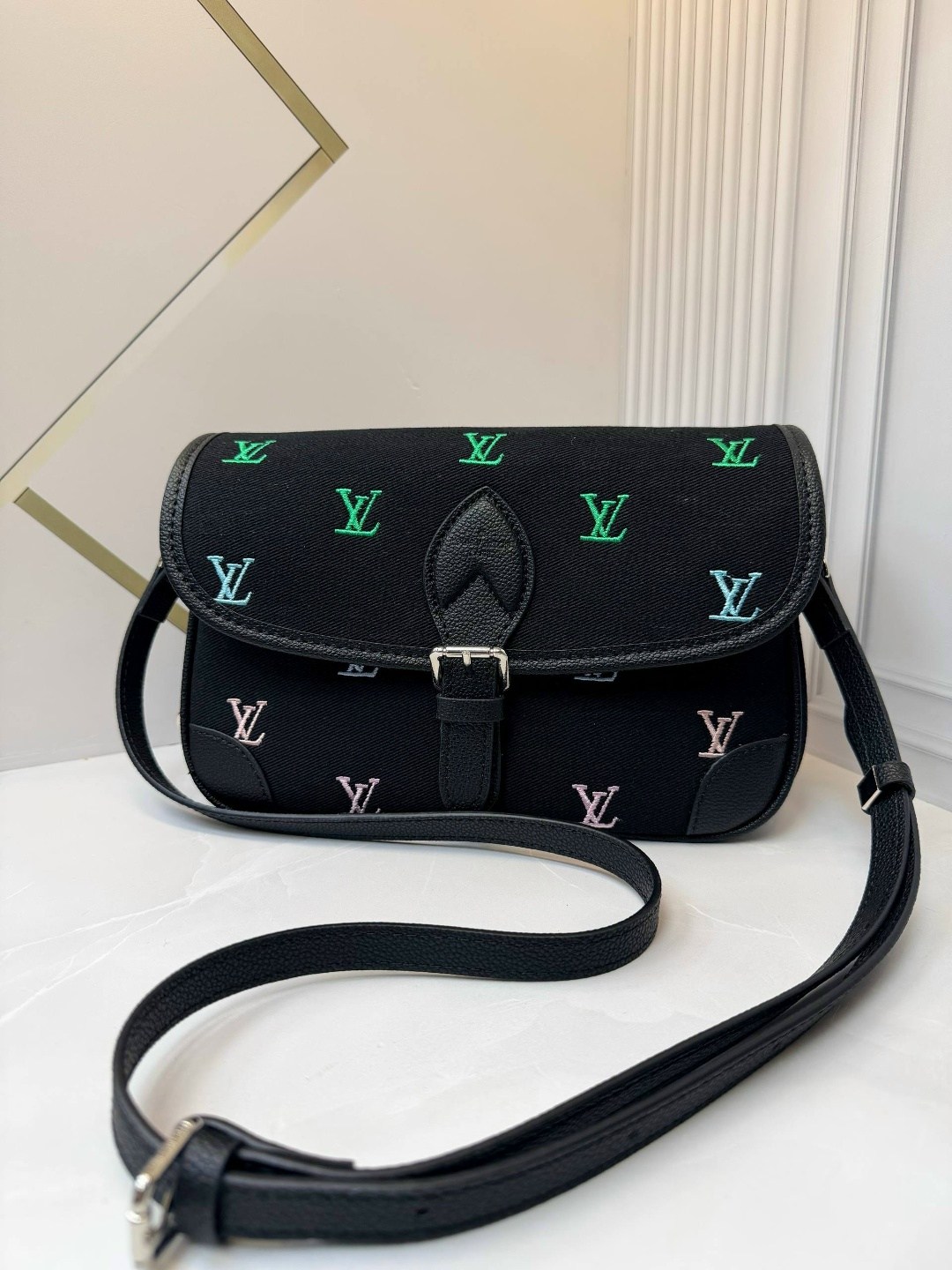 louis vuitton сумка,сумка женская louis vuitton,сумка луи виттон,сумка louis vuitton pochette metis,сумочка луи виттон