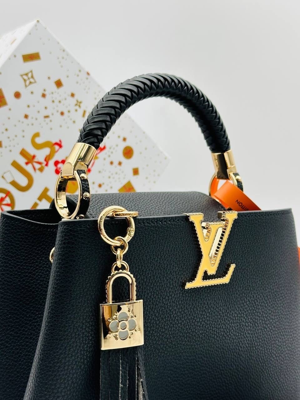 сумка женская louis vuitton,кожаная черная сумка louis vuitton capucines pm,louis vuitton сумка,большая черная женская сумка louis vuitton,сумка луи виттон