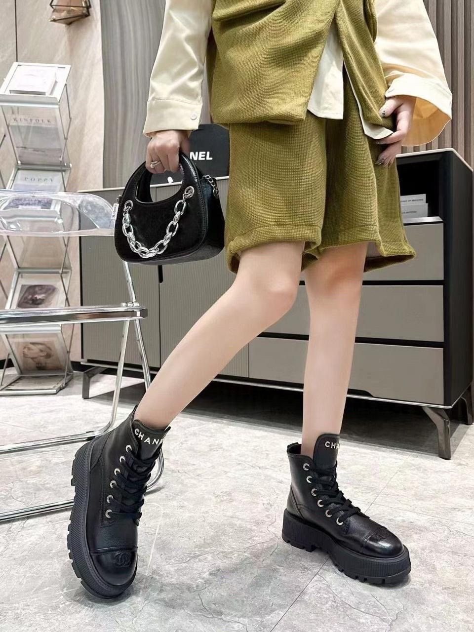 ботинки женские chanel,ботинки chanel,женские кожаные ботинки chanel 2026 со шнурками черные,,chanel женские ботинки чёрного цвета