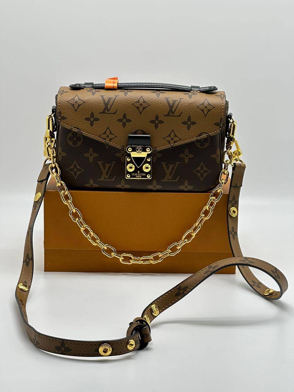 сумка louis vuitton женская,сумка louis vuitton,сумка на плечо louis vuitton,женская кожаная сумка louis vuitton темно-коричневая с логотипами 22х13х7,сумка луи виттон