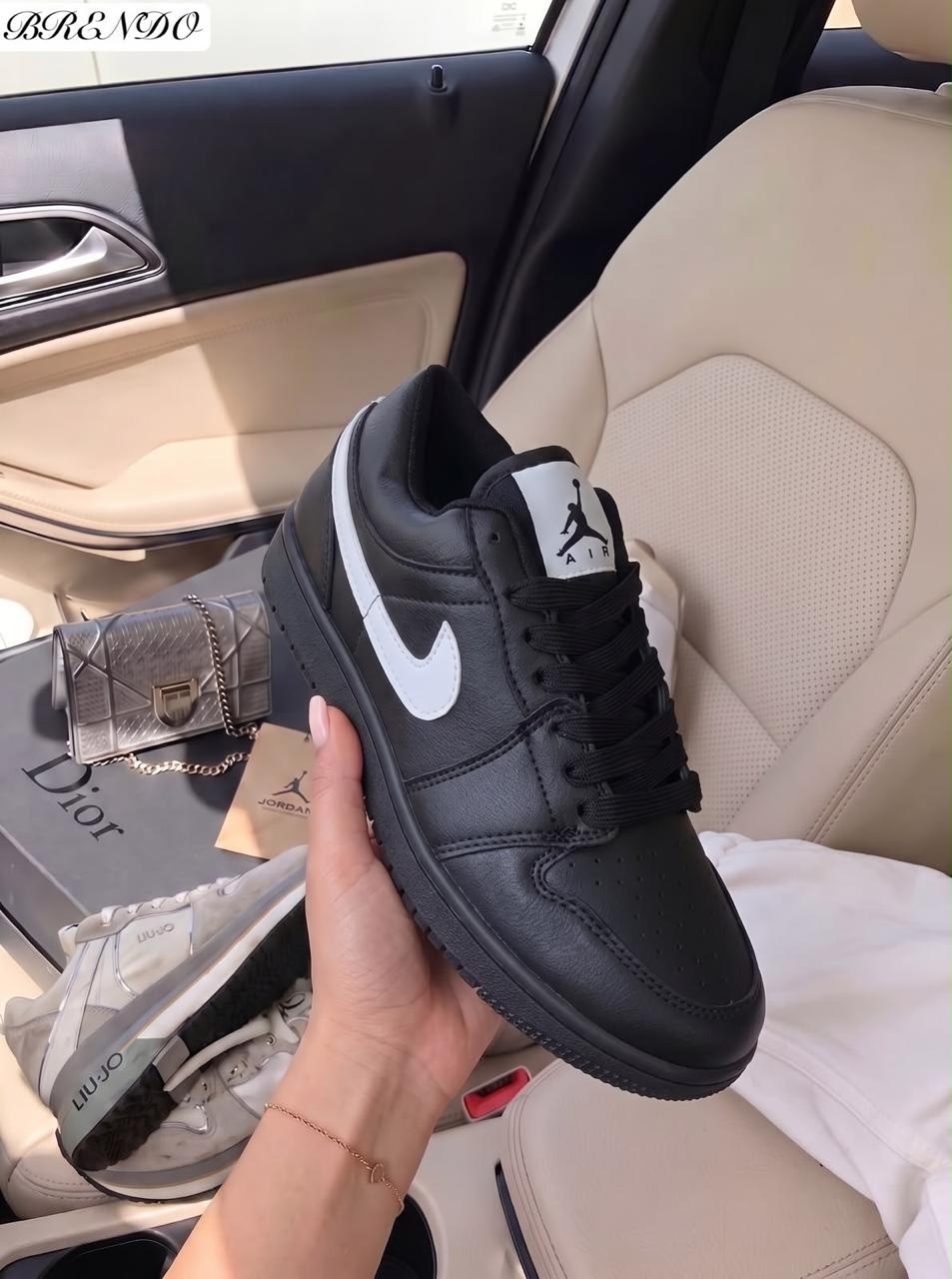 air jordan 1 low "black/white",nike air jordan 1 triple black,nike air jordan 1 low,кроссовки air jordan 1 low triple black,air jordan 1 low 'black/white' black ao9944 001