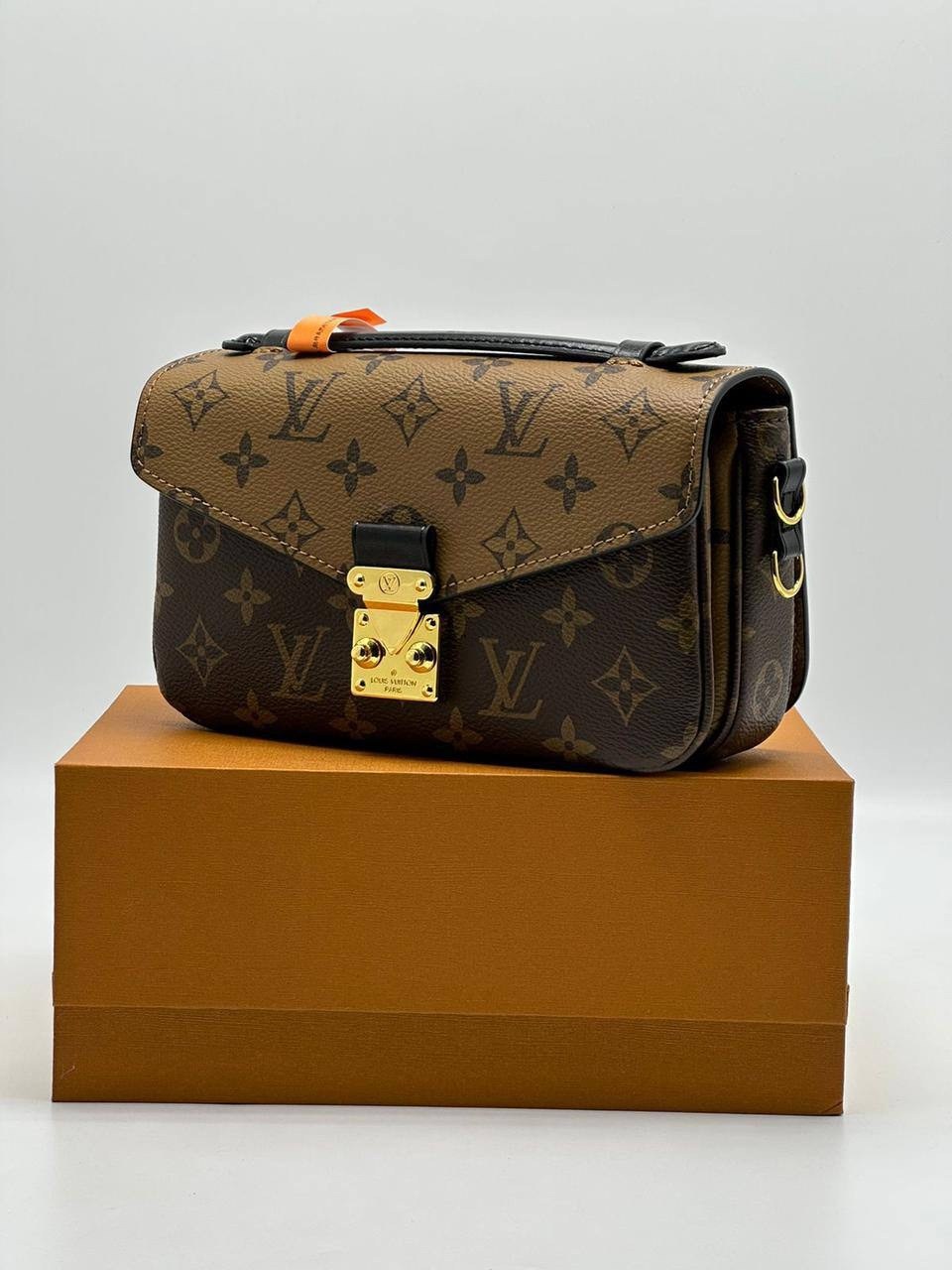 сумка louis vuitton женская,сумка louis vuitton,сумка на плечо louis vuitton,женская кожаная сумка louis vuitton темно-коричневая с логотипами 22х13х7,сумка луи виттон