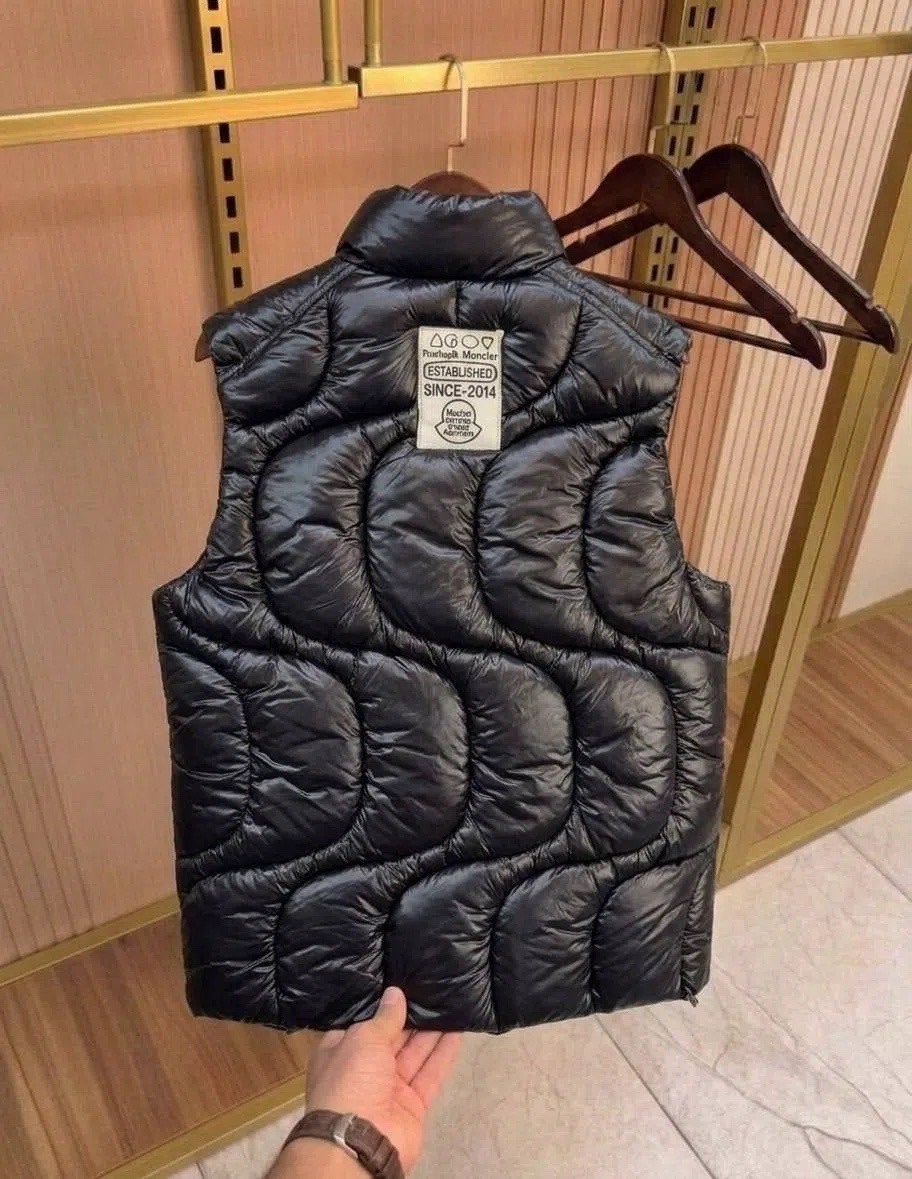 жилетка moncler,жилет moncler,пуховый жилет moncler,жилет moncler мужской,жилетка монклер