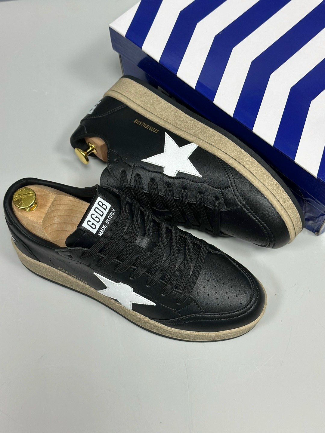 golden goose кеды hi star на платформе черный,кроссовки ball star черного и белого цвета golden goose,кроссовки ball star golden goose,кроссовки golden goose,кеды golden goose