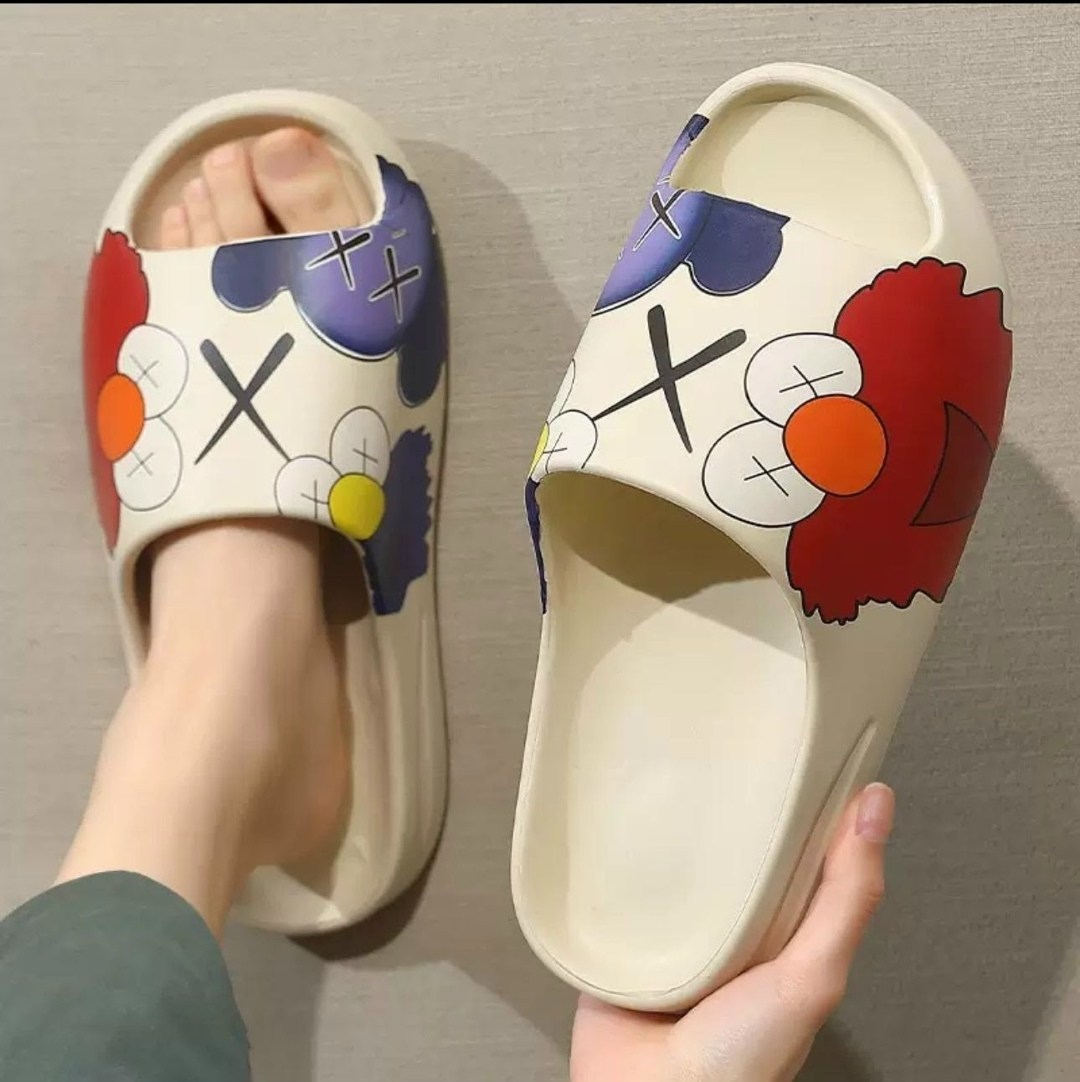 тапочки модные,женские шлепанцы,,шлепки yeezy slide,шлепанцы модные