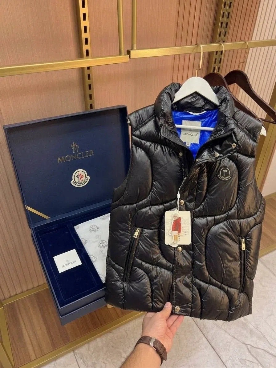 жилетка moncler,жилет moncler,пуховый жилет moncler,жилет moncler мужской,жилетка монклер