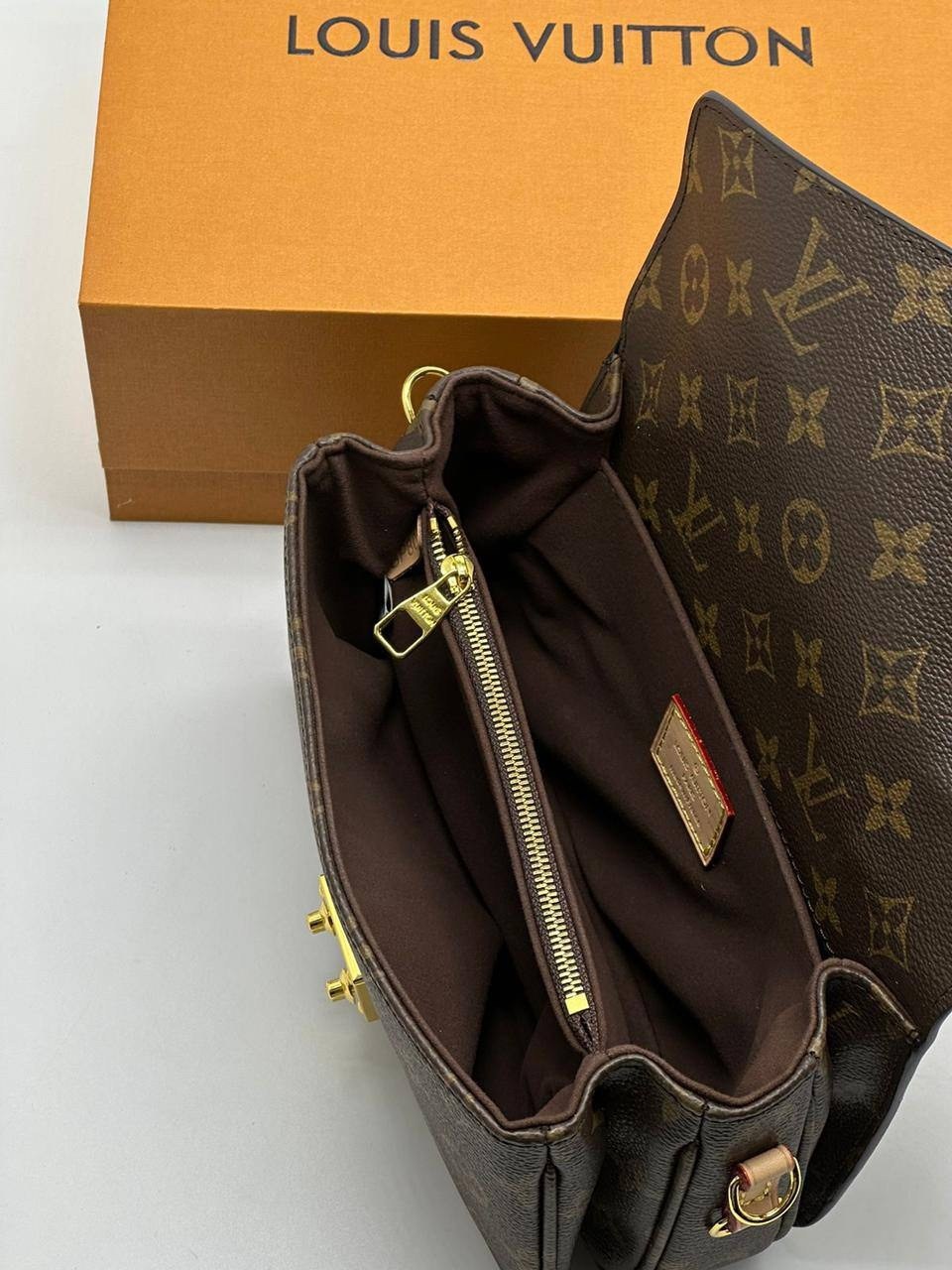 сумка louis vuitton женская,сумка louis vuitton,сумка на плечо louis vuitton,женская кожаная сумка louis vuitton темно-коричневая с логотипами 22х13х7,сумка луи виттон