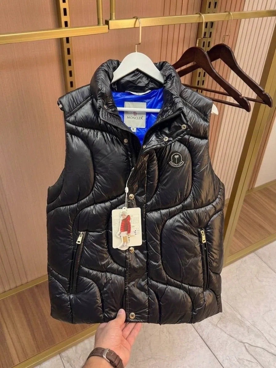 жилетка moncler,жилет moncler,пуховый жилет moncler,жилет moncler мужской,жилетка монклер