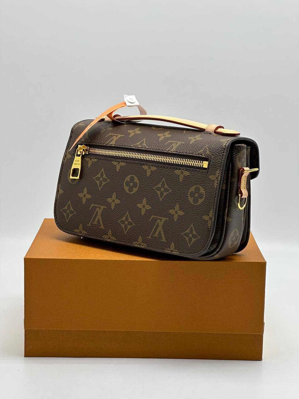 сумка louis vuitton женская,сумка louis vuitton,сумка на плечо louis vuitton,женская кожаная сумка louis vuitton темно-коричневая с логотипами 22х13х7,сумка луи виттон