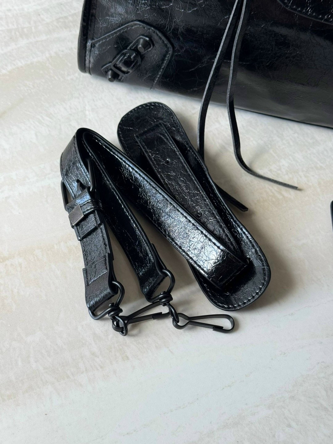 сумка balenciaga neo classic черный,женская сумка balenciaga classic черная,balenciaga сумка,сумка balenciaga с зеркальцем большая,сумка balenciaga neo classic с верхними ручками