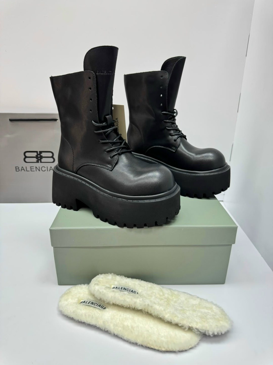 balenciaga женские кожаные ботинки balenciaga чёрного цвета,ботинки balenciaga,ботинки balenciaga женские,balenciaga женские кожаные ботинки чёрного цвета,ботинки balenciaga на шнуровке черные