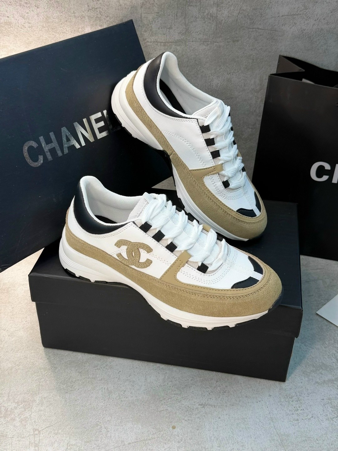 кроссовки chanel chanel кроссовки chanel,женские кроссовки chanel,chanel кроссовки,кеды женские chanel,chanel женские кожаные кроссовки chanel premium - white
