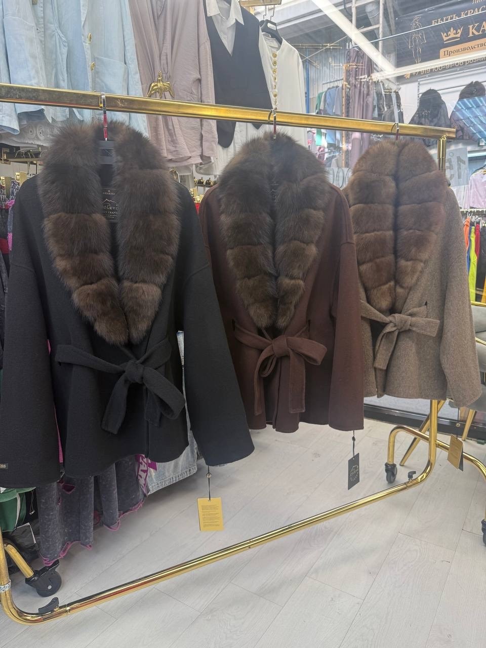 женское пальто кашемир с натуральным мехом песца,пальто кашемировое с меховым воротником из соболя,кашемировое пальто с мехом песца,пальто с мехом,пальто шерстяное с мехом соболя stone