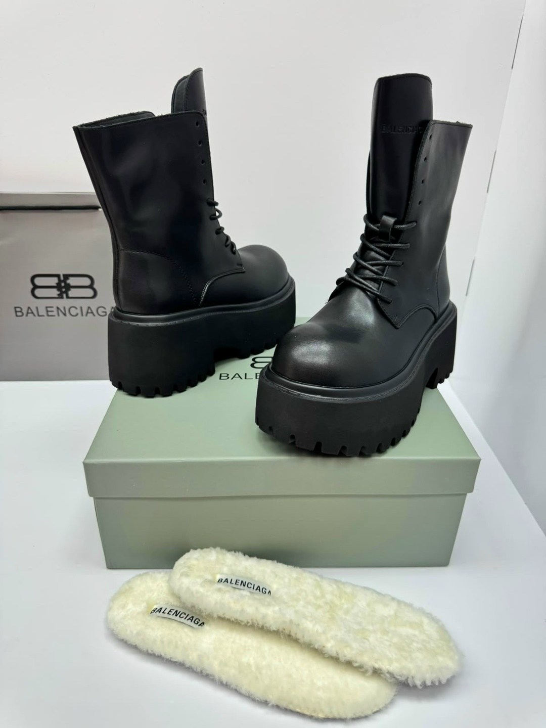 balenciaga женские кожаные ботинки balenciaga чёрного цвета,ботинки balenciaga,ботинки balenciaga женские,balenciaga женские кожаные ботинки чёрного цвета,ботинки balenciaga на шнуровке черные