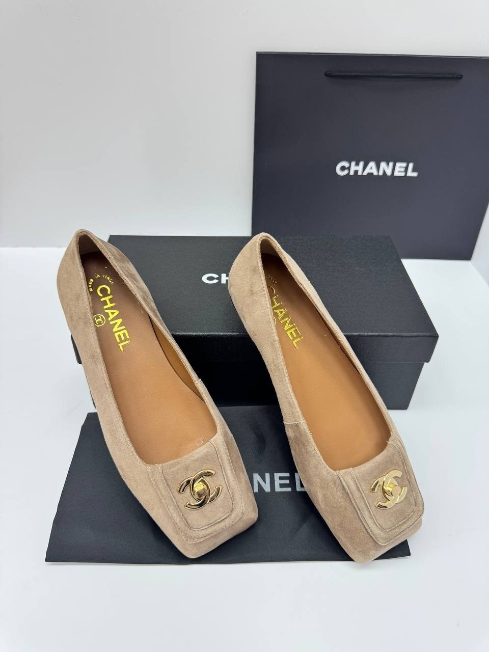 лоферы chanel,женские замшевые лоферы chanel бежевые с мехом,лоферы женские на меху chanel,туфли chanel,балетки chanel