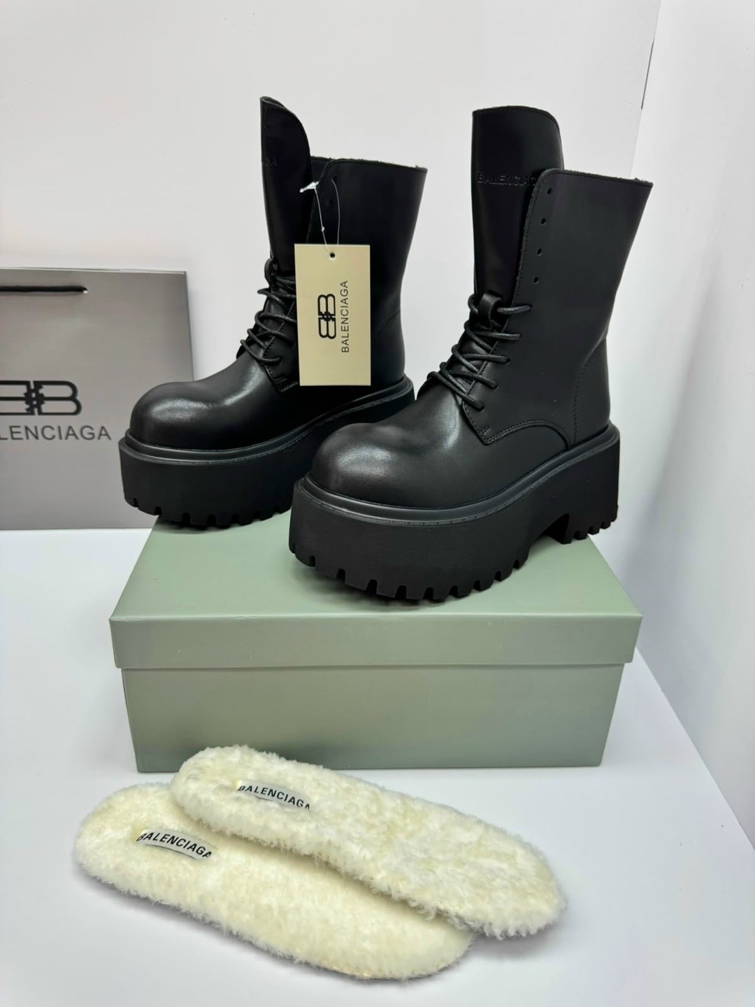 balenciaga женские кожаные ботинки balenciaga чёрного цвета,ботинки balenciaga,ботинки balenciaga женские,balenciaga женские кожаные ботинки чёрного цвета,ботинки balenciaga на шнуровке черные