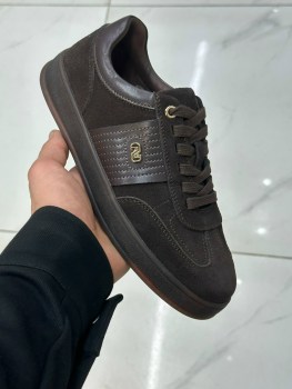 Кроссовки