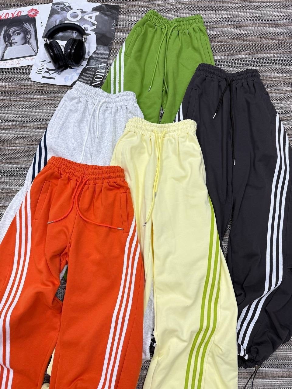 штаны адидас широкие,брюки спортивные,брюки спортивные adidas женские,штаны спортивные широкие оверсайз с лампасами y2k,спортивные штаны широкие оверсайз для танцев