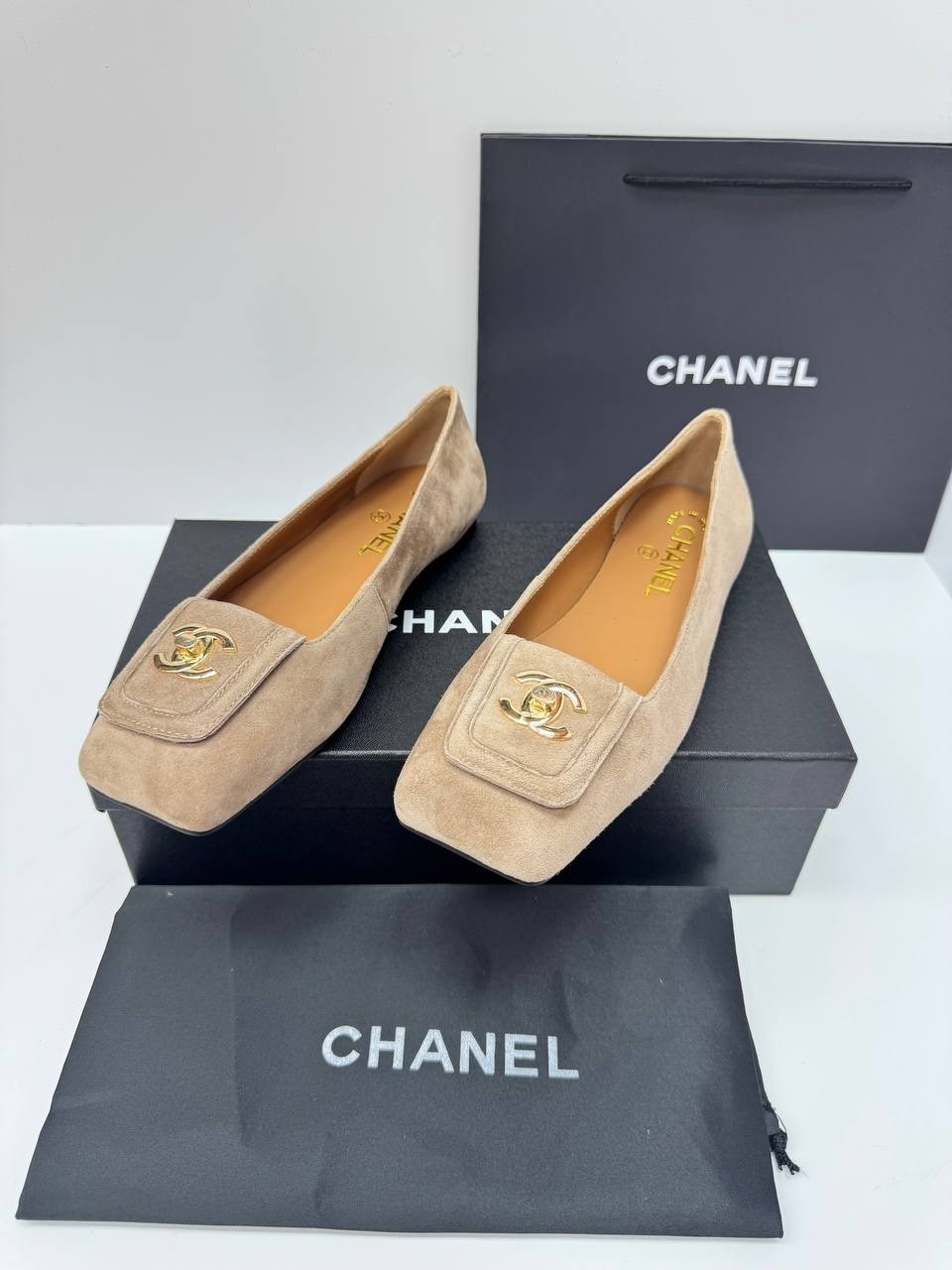 лоферы chanel,женские замшевые лоферы chanel бежевые с мехом,лоферы женские на меху chanel,туфли chanel,балетки chanel