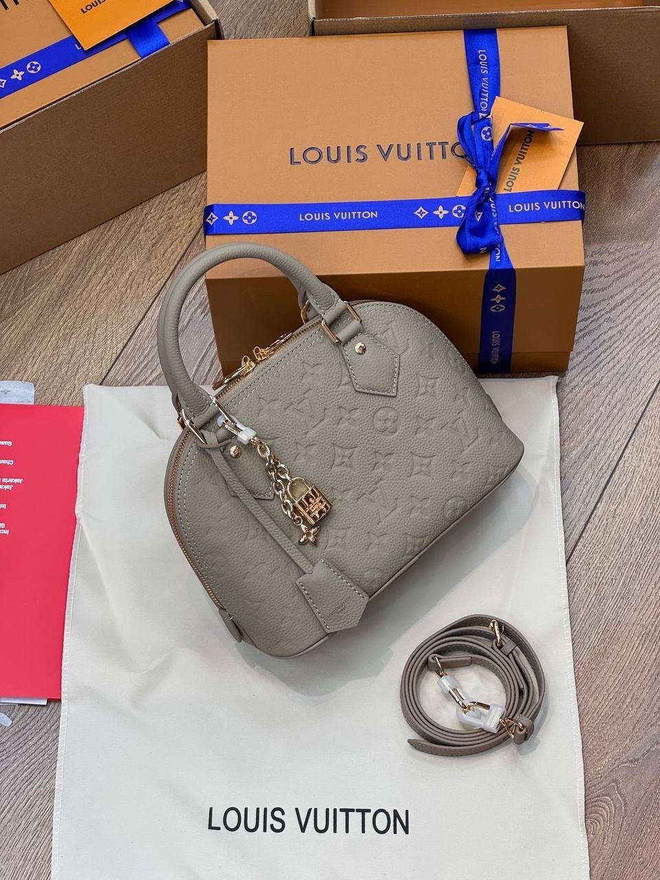женская черная сумка louis vuitton alma bb,сумка louis vuitton,сумка женская louis vuitton,сумка женская louis vuitton alma bb,louis vuitton сумка на плечо