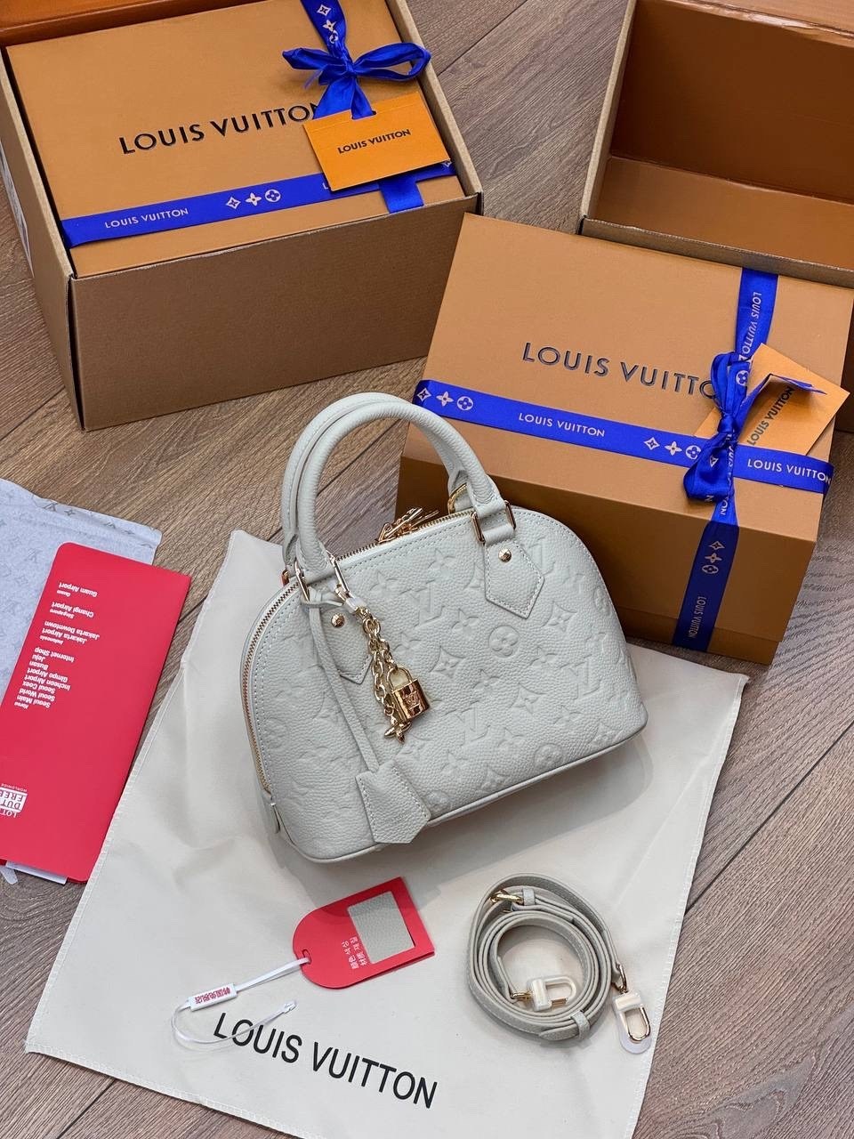 женская черная сумка louis vuitton alma bb,сумка louis vuitton,сумка женская louis vuitton,сумка женская louis vuitton alma bb,louis vuitton сумка на плечо