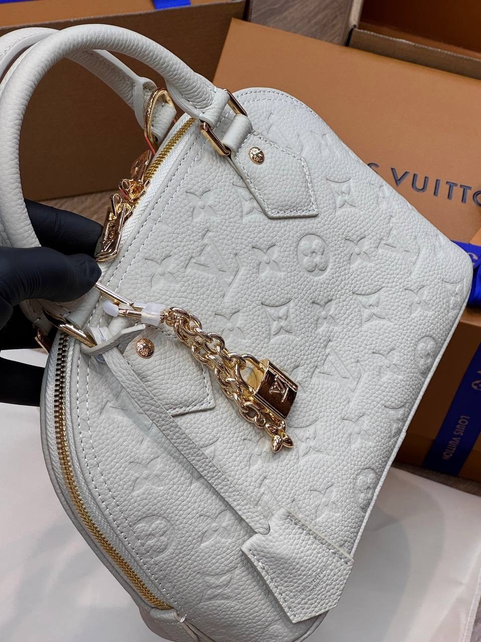 женская черная сумка louis vuitton alma bb,сумка louis vuitton,сумка женская louis vuitton,сумка женская louis vuitton alma bb,louis vuitton сумка на плечо