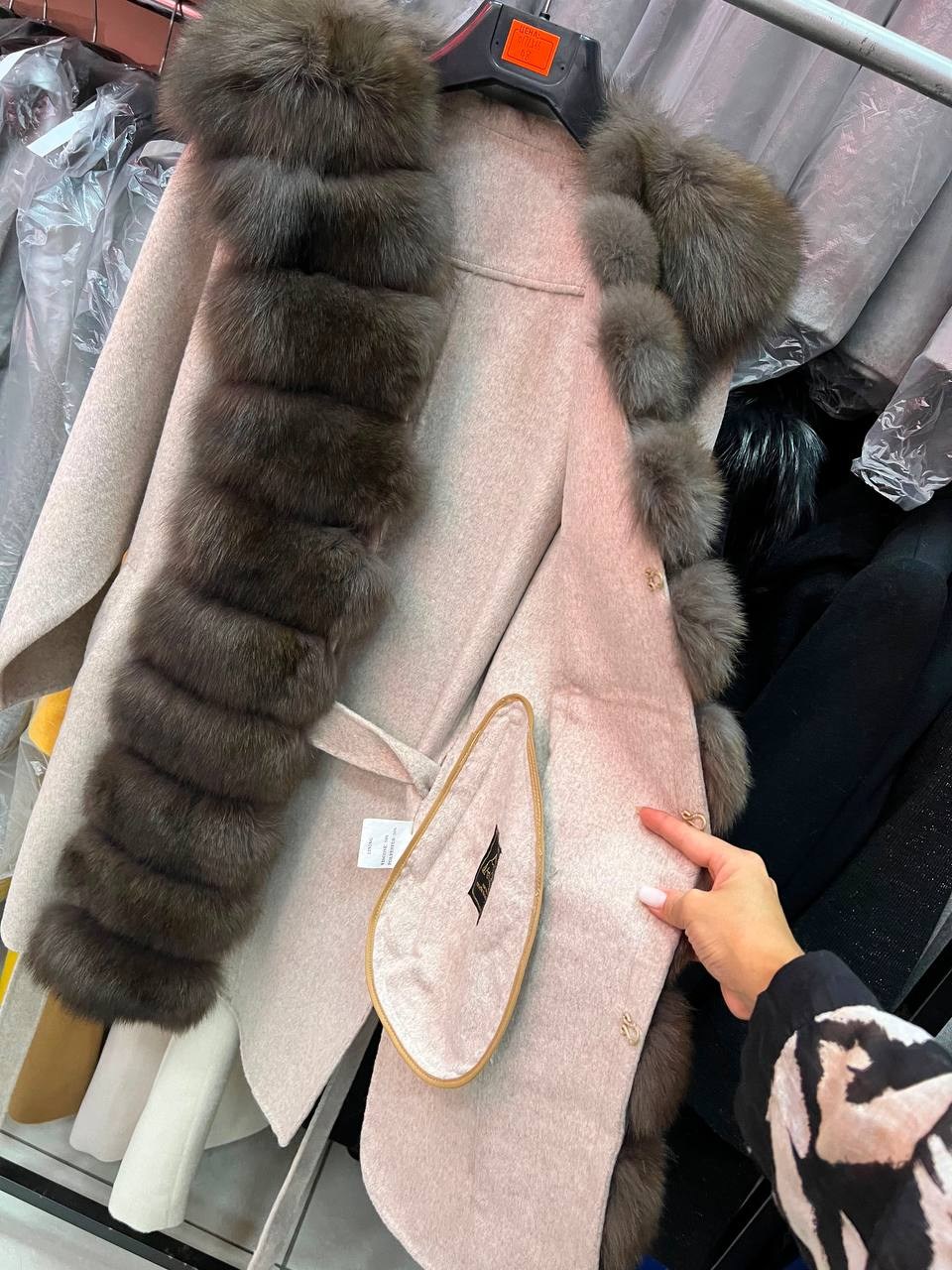 пальто с мехом,пальто из песца,пальто с соболем,пальто с натуральным мехом,пальто женское с мехом