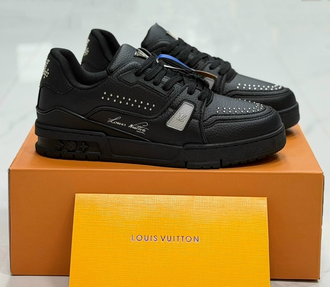 кроссовки louis vuitton мужские,кроссовки louis vuitton,кроссовки louis vuitton trainer,кожаные черные кроссовки louis vuitton trainer,louis vuitton кроссовки для скейтбординга trainer low-top мужские