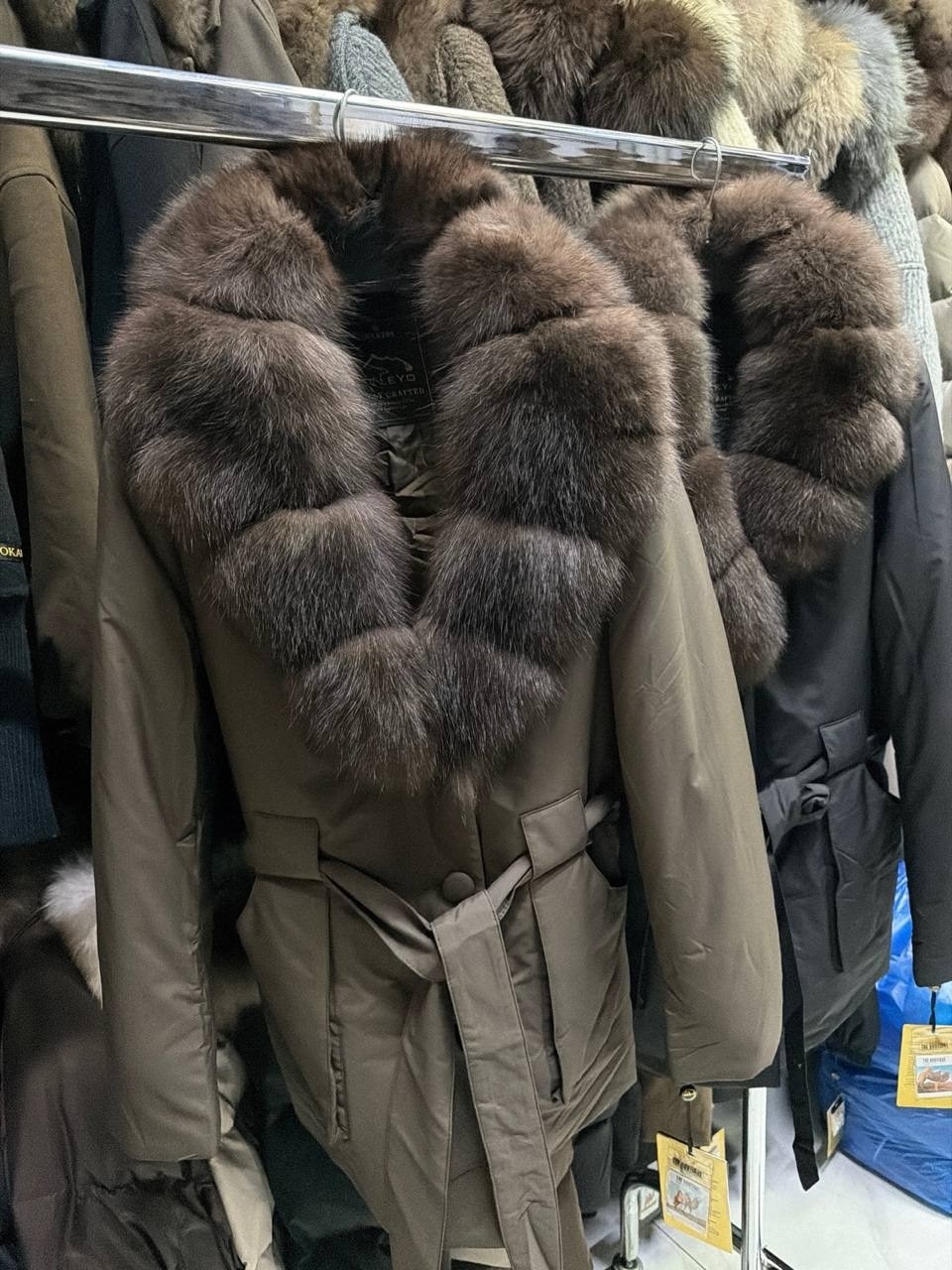 парка с натуральным мехом,парки с мехом песца,парки с песцом,парка с мехом,зеленая парка с мехом