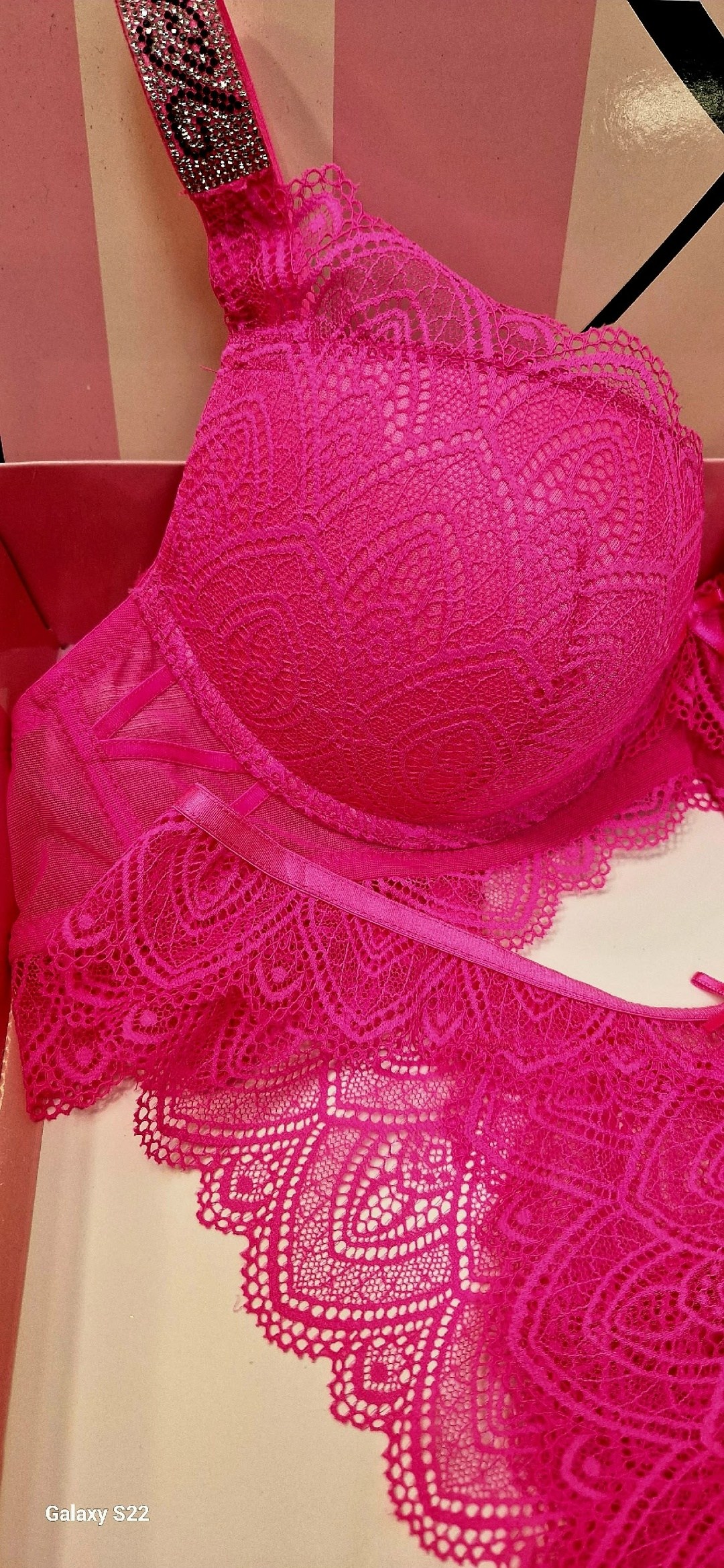 комплект белья victoria's secret,victorias secret brapanty set,комплект нижнего белья виктория сикрет,кружевное женское нижнее белье в стиле victoria`s secret,hot pink set @ victoria secret