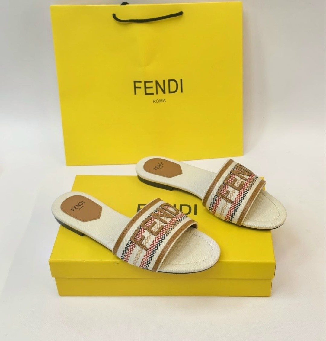 fendi шлепки,шлепанцы fendi,тапочки fendi,шлепки fendi женские,шлепки фенди