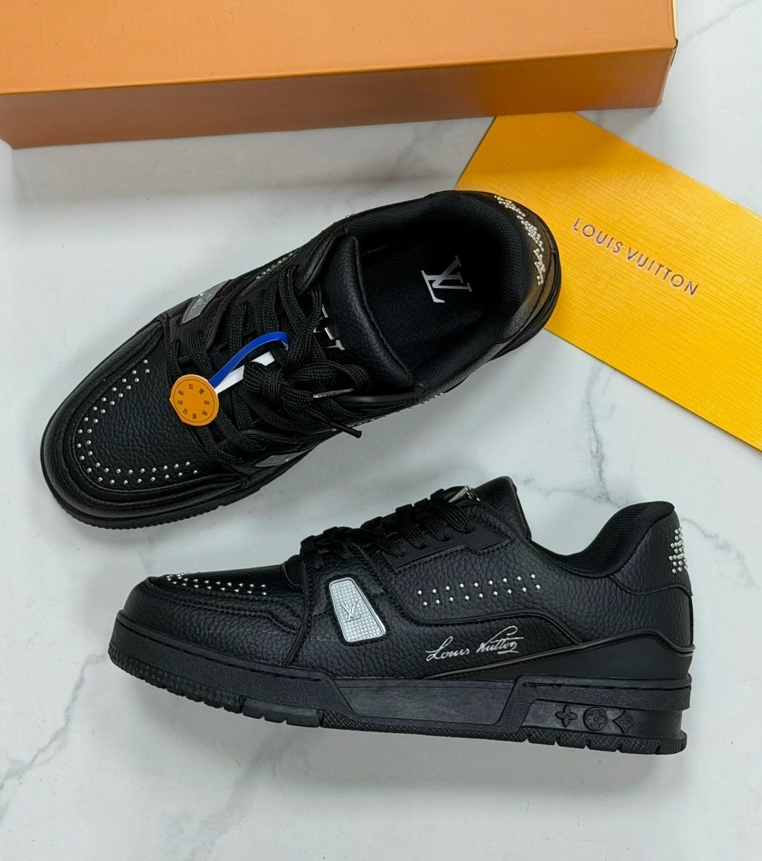 кроссовки louis vuitton мужские,кроссовки louis vuitton,кроссовки louis vuitton trainer,кожаные черные кроссовки louis vuitton trainer,louis vuitton кроссовки для скейтбординга trainer low-top мужские