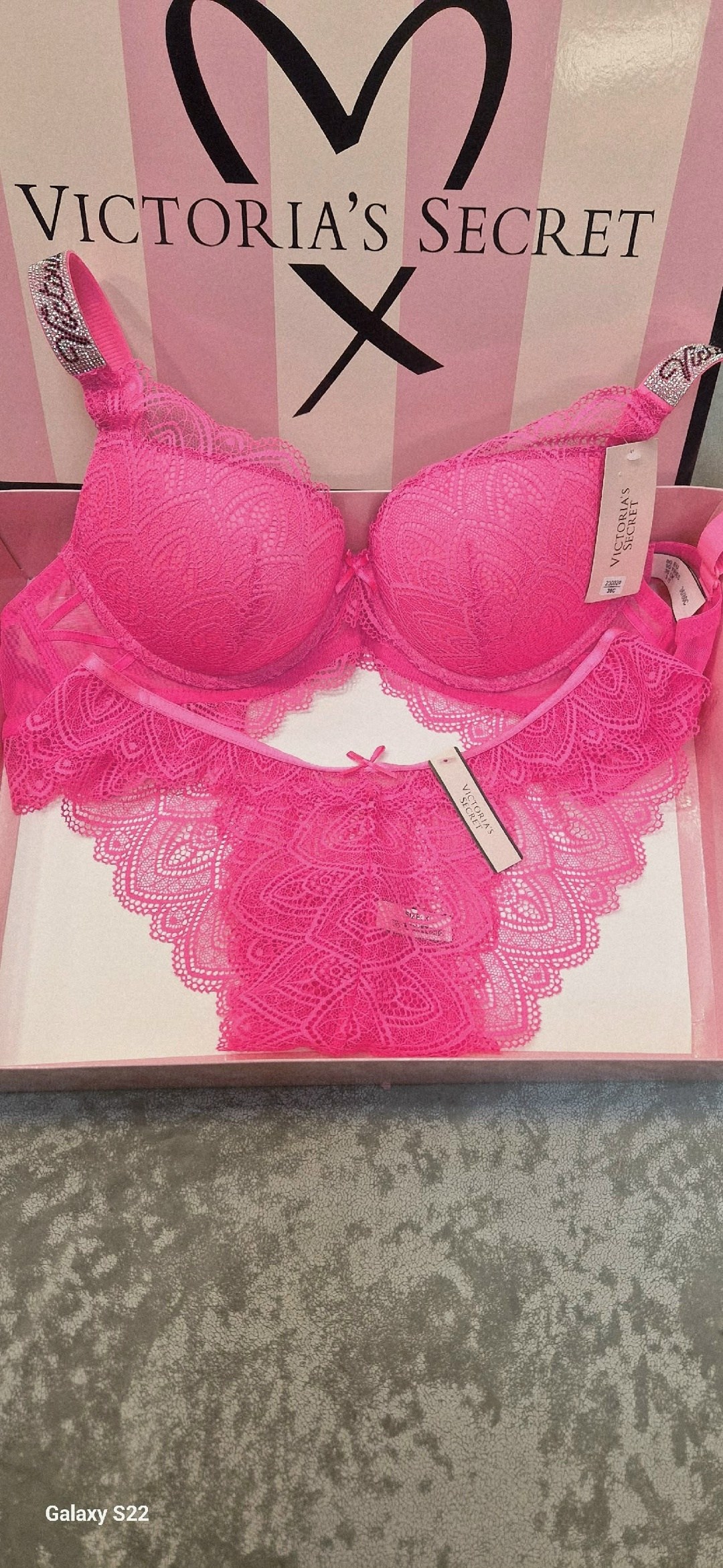 комплект белья victoria's secret,victorias secret brapanty set,комплект нижнего белья виктория сикрет,кружевное женское нижнее белье в стиле victoria`s secret,hot pink set @ victoria secret