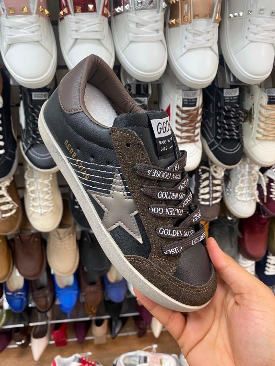 golden goose кеды блестящие черные,golden goose черные кеды женские,golden goose кеды super-star с кристаллами черный,,голден гус кеды черные