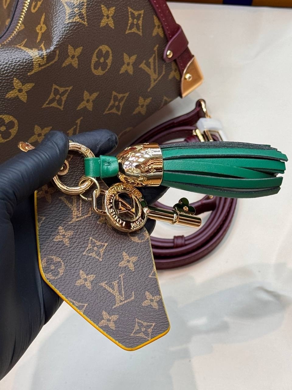 сумка женская louis vuitton 27-18 большой размер,женская сумка louis vuitton,louis vuitton сумка на плечо,сумка louis vuitton,сумка женская louis vuitton 28-20 см реплика