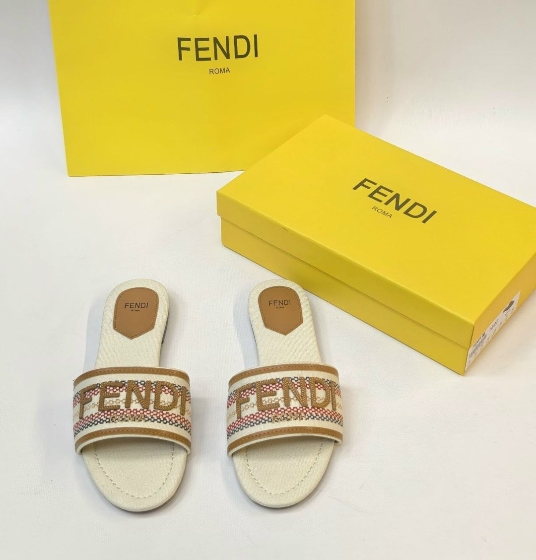 fendi шлепки,шлепанцы fendi,тапочки fendi,шлепки fendi женские,шлепки фенди