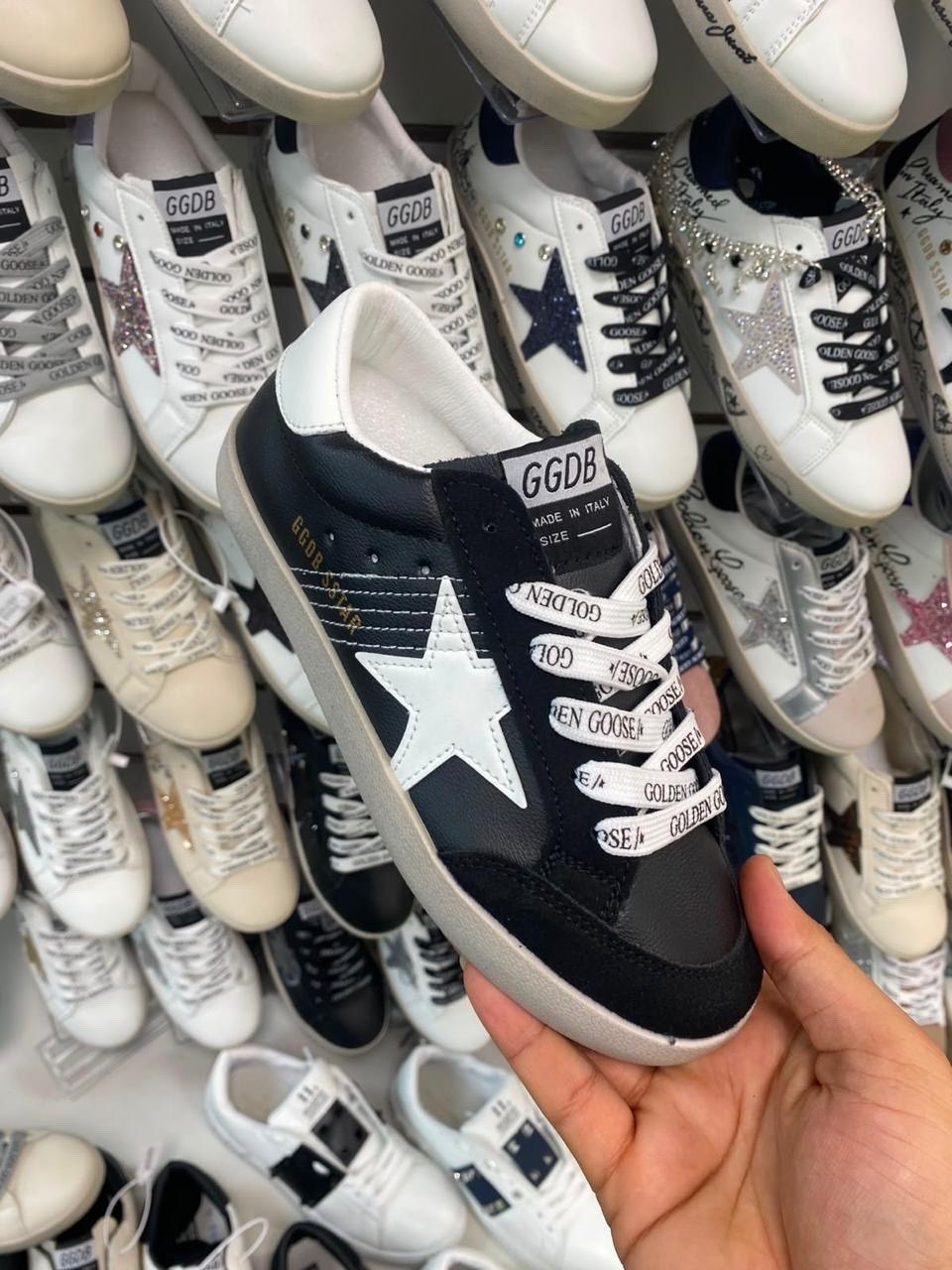 golden goose кеды блестящие черные,golden goose черные кеды женские,golden goose кеды super-star с кристаллами черный,,голден гус кеды черные