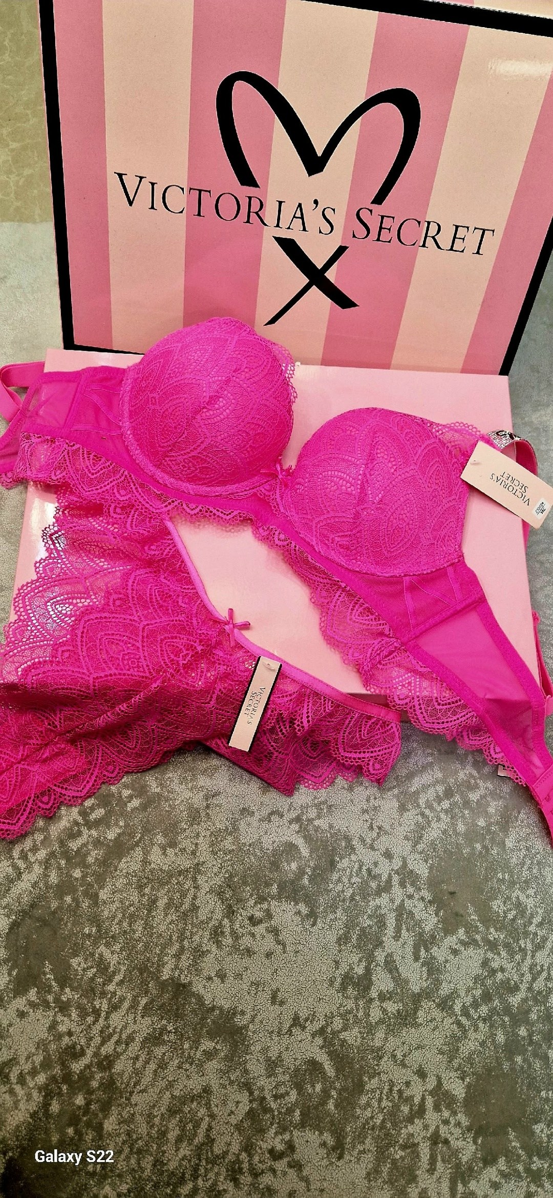 комплект белья victoria's secret,victorias secret brapanty set,комплект нижнего белья виктория сикрет,кружевное женское нижнее белье в стиле victoria`s secret,hot pink set @ victoria secret