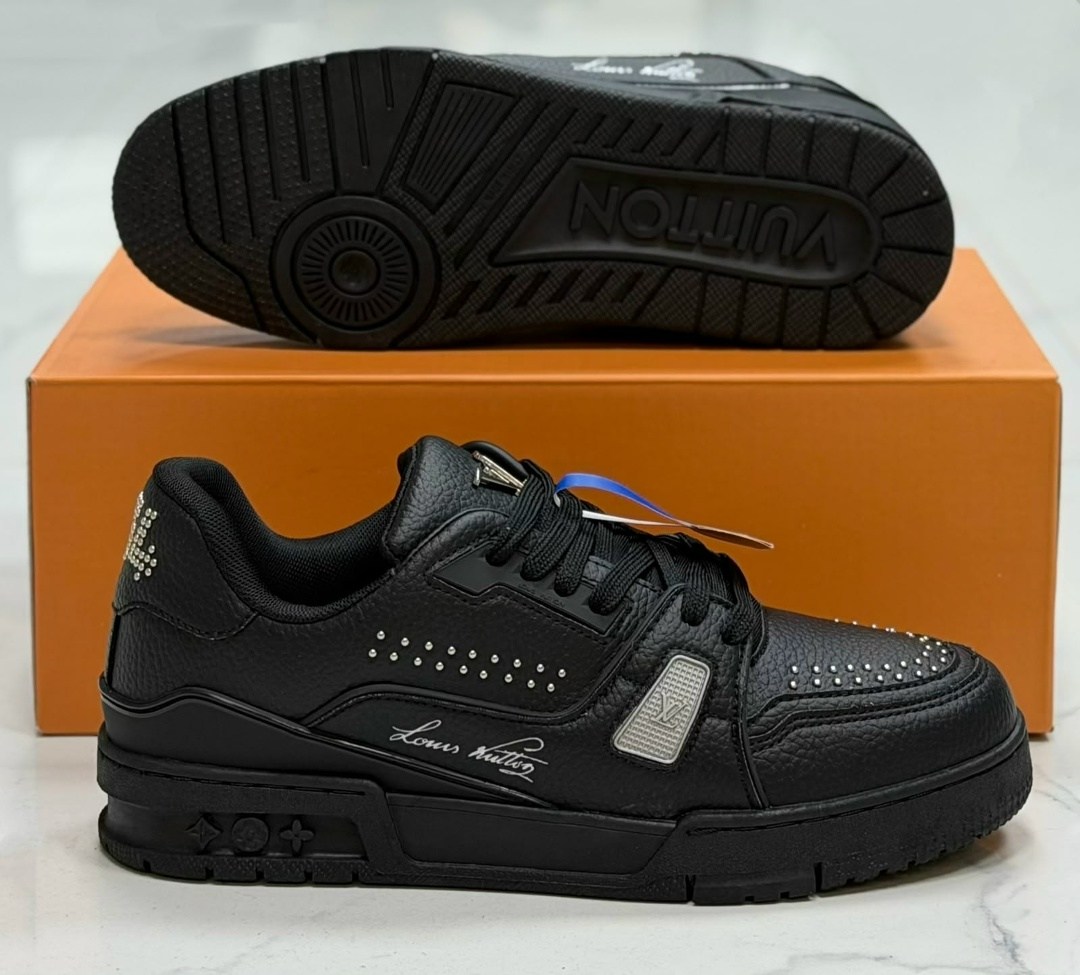 кроссовки louis vuitton мужские,кроссовки louis vuitton,кроссовки louis vuitton trainer,кожаные черные кроссовки louis vuitton trainer,louis vuitton кроссовки для скейтбординга trainer low-top мужские